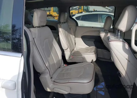 2017 Chrysler Pacifica Limited z USA, uszkodzony, nr VIN 2C4RC1GG7HR704642